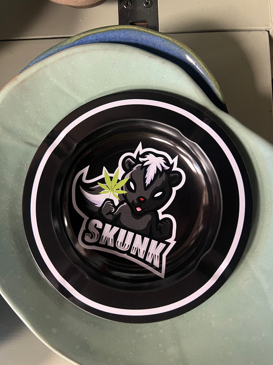 Skunk Metal Ashtray - SensiBox